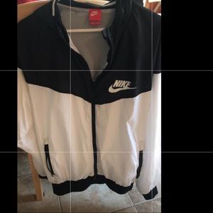 nike men’s medium wind breaker